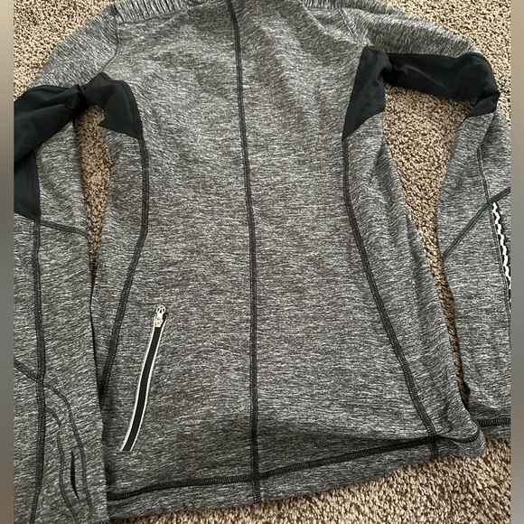 Lululemon Size 6 Run Long Sleeve - Picture 2 of 2